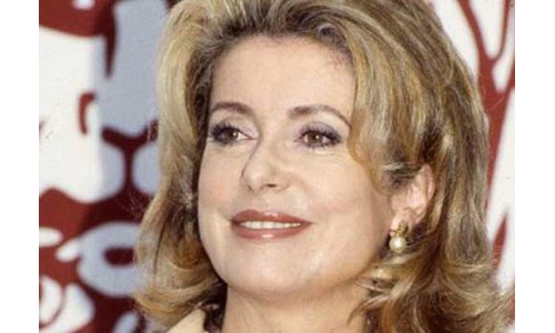 CATHERINE DENEUVE'E VENEDİK'TEN KARİYER ÖDÜLÜ 